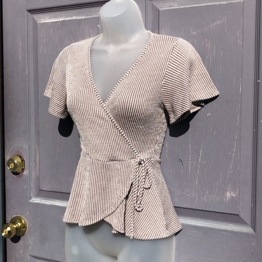 Caution to the Wind faux wrap short sleeve top - Picture 4 of 10